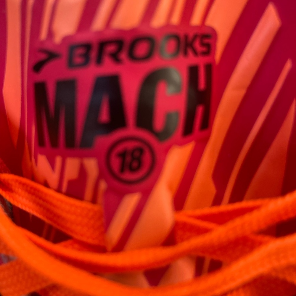Brooks Mach 18 running shoes with spikes - Picture 3 of 11
